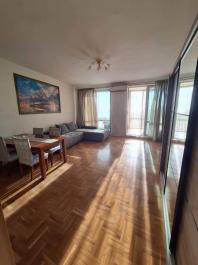 Meerblick-Wohnung 68 m2 in Bar, Montenegro, nur 100 m vom Meer entfernt