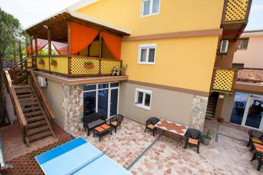 Profitables 3-Sterne-Hotel in Budva, 900 m vom Strand entfernt