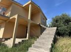 Geräumiges 2-stöckiges Haus in Susanj mit Stadt-und Meerblick zum Schnäppchenpreis