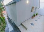 Atemberaubendes 3-stöckiges Haus mit Garage, perfekt als Mini-Hotel