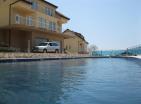Luxuriöse 3-stöckige Wohnung 132 m2 mit Pool in Monterey Residenz