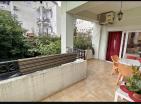 Große Wohnung 72 m2 in Budva mit 1 Schlafzimmer, 2 Terrassen und Pool in Lux House