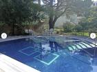 Große Wohnung 72 m2 in Budva mit 1 Schlafzimmer, 2 Terrassen und Pool in Lux House