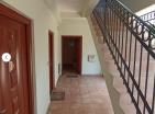 Große Wohnung 72 m2 in Budva mit 1 Schlafzimmer, 2 Terrassen und Pool in Lux House