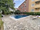 Große Wohnung 72 m2 in Budva mit 1 Schlafzimmer, 2 Terrassen und Pool in Lux House