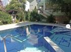 Große Wohnung 72 m2 in Budva mit 1 Schlafzimmer, 2 Terrassen und Pool in Lux House