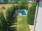 Luxusvilla in Podgorica, Montenegro mit Pool und großem Grundstück