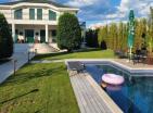 Luxusvilla in Podgorica, Montenegro mit Pool und großem Grundstück