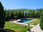 Luxusvilla in Podgorica, Montenegro mit Pool und großem Grundstück