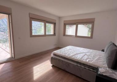 Luxuriöse Meerblick-Wohnung 136 m2 in Kotor, Montenegro