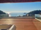 Luxuriöses Penthouse 202 m2 in Petrovac mit Meerblick und Dachterrasse