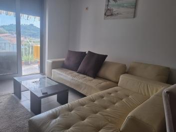 Meerblick-Wohnung 54 m2 mit Pool in Petrovac zu verkaufen