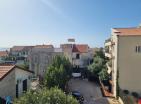 Atemberaubende Meerblick-Wohnung 56m in Petrovac mit Designer-Interieur 50m vom Strand entfernt
