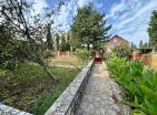 Kleines Familienhaus von 100 m2 in Dobra Voda, Montenegro