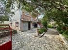 Kleines Familienhaus von 100 m2 in Dobra Voda, Montenegro