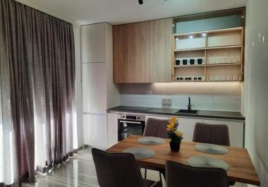 Neu gebaute möblierte Wohnung 52 m2, nur 800 m vom Meer entfernt in Bar, Montenegro