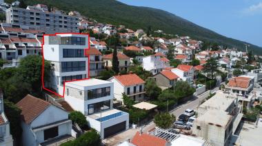 Luxuriöse Villa mit Meerblick in Krashichi mit Pool 20 Schritte vom Strand entfernt