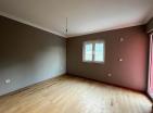 Neue luxuriöse 3-Zimmer-Wohnung von 79 m2 in Glavati mit Pool neben dem Jaz Beach
