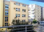 Exklusive 85 m2 große Wohnung am Pool in Petrovac, kein Steuerabkommen