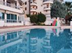 Luxuriöses Apartment mit Meerblick in Dobra Voda mit riesiger Terrasse und Pool