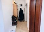 Atemberaubende 2-Schlafzimmer-Wohnung mit Meerblick in Tivat 65 m2