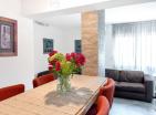 Renovierte möblierte Wohnung mit zwei Schlafzimmern 55 m2 im Zentrum von Tivat
