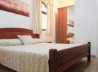 Apartment mit Meerblick und privater Yachtboje in Bigovo