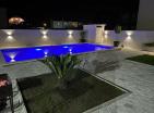 Neue luxuriöse 4 Schlafzimmer Villa 187 m2 mit Pool in Bar