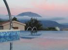 Luxuriöse 3-stöckige Villa 200 m2 in Bar mit Panoramablick auf das Meer und Pool