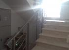 Neue hochwertige Wohnung am Meer mit Terrasse und Meerblick in Sutomore