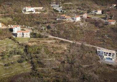 Exklusive Grundstücke in Blizikuce, 5 Minuten vom besten Strand von Sveti Stefan entfernt