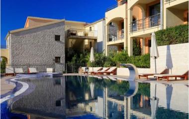 Meerblick 1-Zimmer-Wohnung 39 m2 in Becici mit Pool, 400 m zum Strand