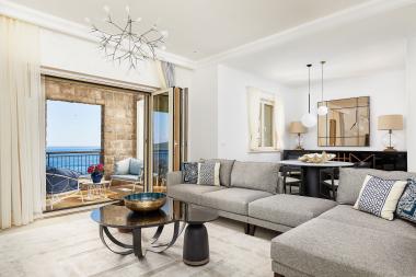 Exklusives Meerblick-Penthouse in Lustica Bay mit Poolzugang