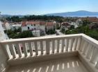 Juwel mit Meerblick 2 Schlafzimmern 71 m2 in Tivat in der Nähe von Porto Montenegro