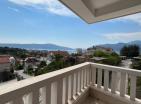 Juwel mit Meerblick 2 Schlafzimmern 71 m2 in Tivat in der Nähe von Porto Montenegro