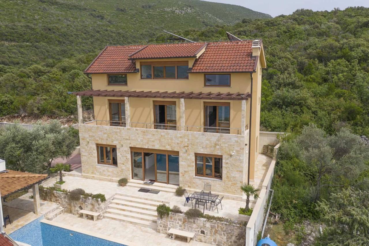 Luxuriöse Villa am Meer in Glavaticici mit Pool direkt am Meer