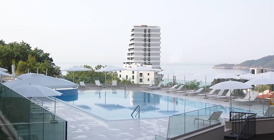 Luxuriöse Meerblick-Wohnung 63 m2 in Status residenz in Becici mit Pool