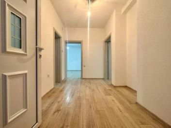 Atemberaubende Meerblick-Wohnung 116 m2 mit Terrasse in Tivat