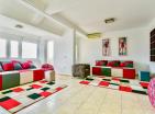 Luxuriöse 2-Zimmer-Wohnung 115 m2 in Becici mit 3 Terrassen