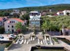 Exklusives Mini-Hotel am Wasser im Bau in Krašići mit privatem Pier