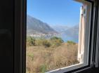 Atemberaubender Meerblick sonnige Wohnung 104 m2 in Kotor mit 3 Schlafzimmern und Terrasse