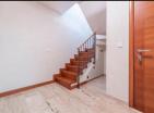 Luxuriöse neue 127 m2 große Maisonette-Wohnung in Podgorica mit 3 Schlafzimmern und Blick auf die Moraca