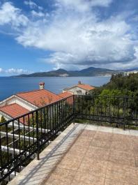 Atemberaubende Villa mit Meerblick und 2 Terrassen in Bigova mit üppigen Gärten