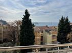 Atemberaubende 64 m2 große Wohnung mit einem Schlafzimmer in Petrovac mit Terrasse mit Meerblick