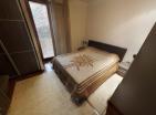 Luxuriöse 75 m2 große Wohnung mit zwei Schlafzimmern in Budva mit Parkplatz in bester Lage