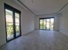 Luxuriöse Meerblick-Wohnung 82 m2 mit 3 Schlafzimmern in Tivat mit Parkplatz