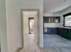 Luxuriöse Meerblick-Wohnung 82 m2 mit 3 Schlafzimmern in Tivat mit Parkplatz