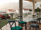 Charmante 65 m2 Wohnung in Risan mit Terrasse und Bergblick