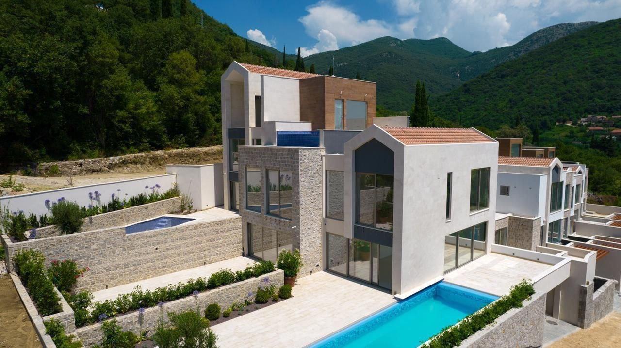 Exklusives neues Stadthaus 189 m2 Villa in Tivat mit privatem Pool und Meerblick