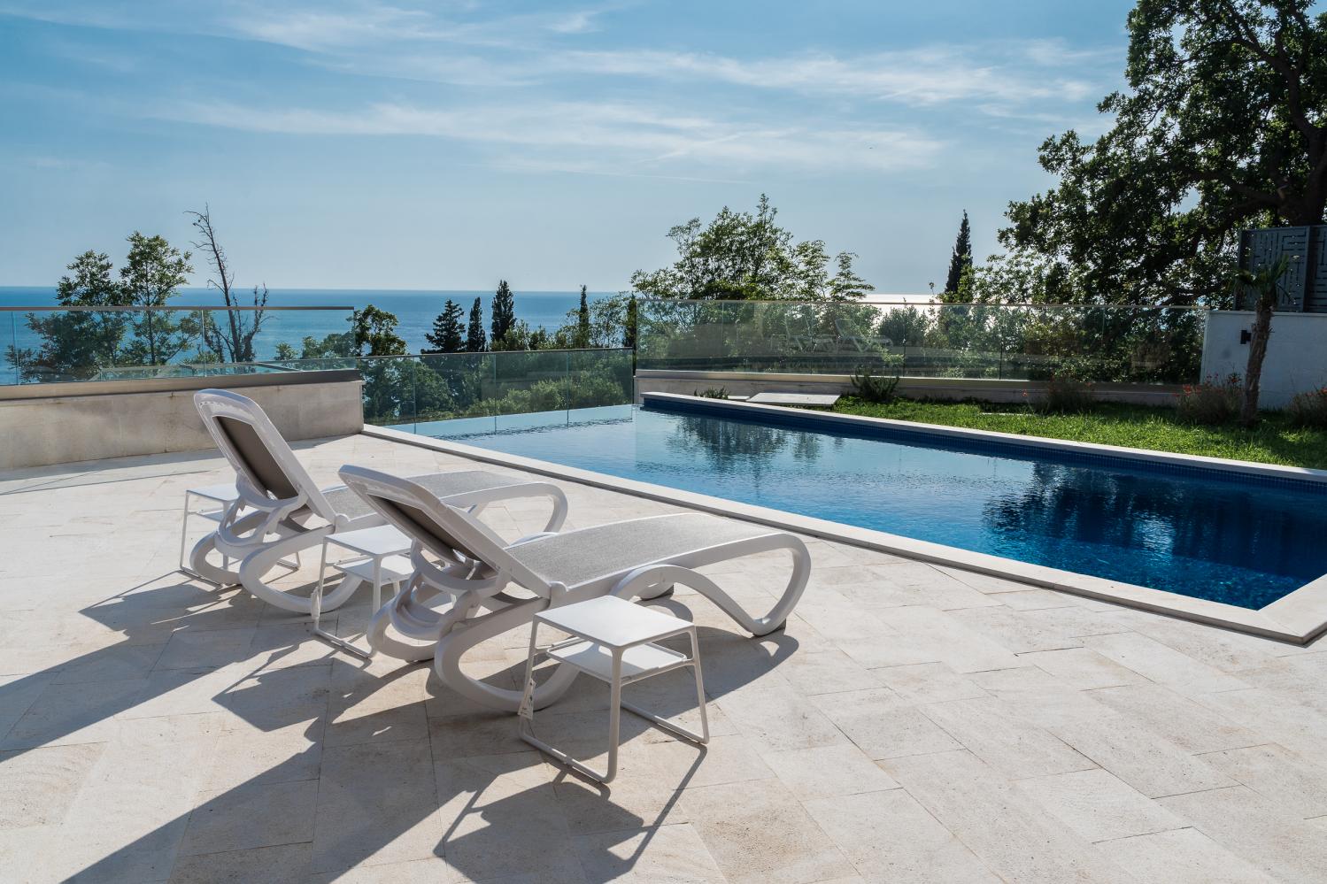 Neue Luxusvilla mit Meerblick, 346 m2, mit Pool in Drobnići, Montenegro